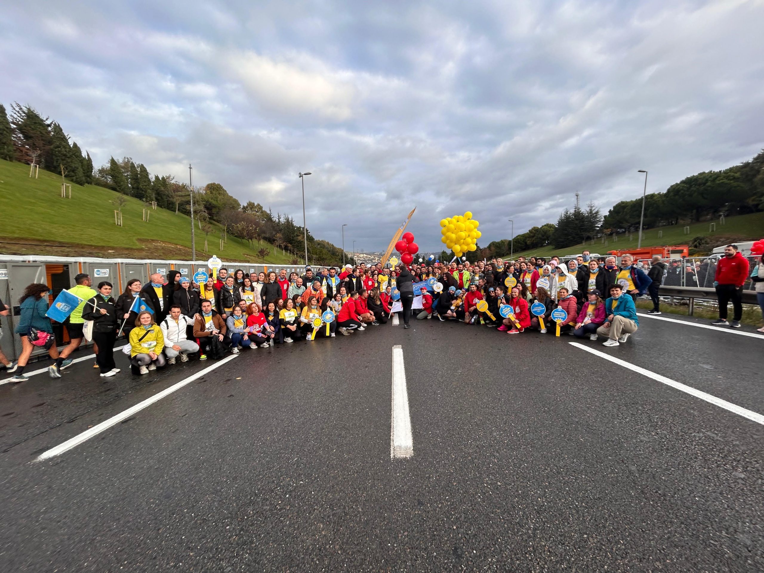 Tohum Güneşleri 15 Öğrencinin Eğitim Bursu için Türkiye İş Bankası 46. İstanbul Maratonu’nda Koştu!